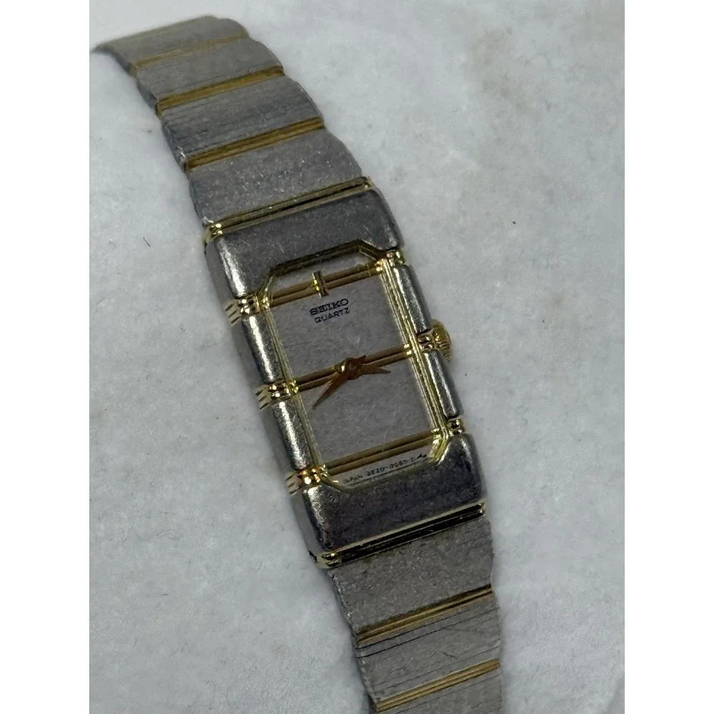 Vtg Seiko Quartz Two Toned Women Watch 2E20-5039 13mm Japan Silver Not Tested
